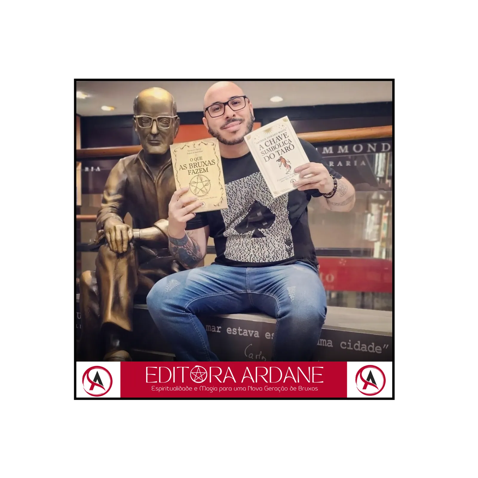 Claudiney Prieto com livros da Editora Ardane