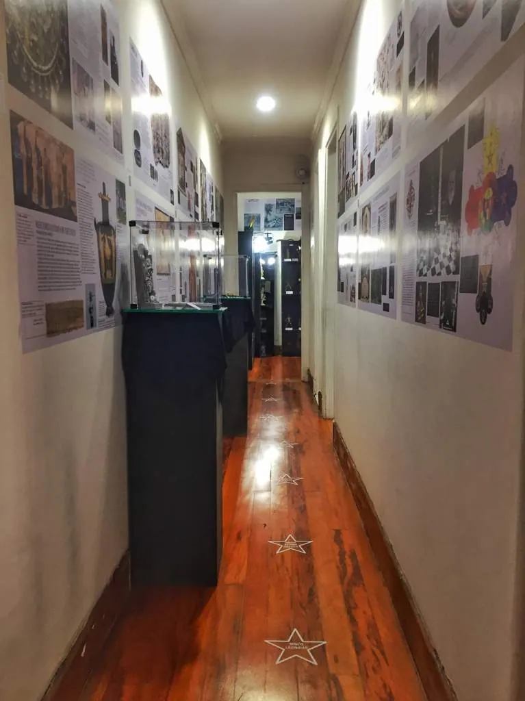 Corredor de exposição do museu